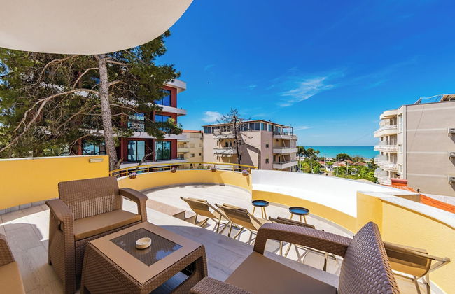 Mabel - The Rooftop Experience - Photo 1