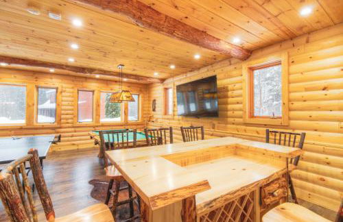 Most Luxury 7000 Sq ft Log Estate with Pool Hot Tub Sauna - Foto 66