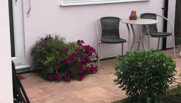 Rose Lodge - Photo 2