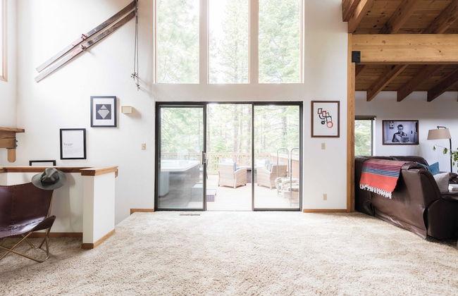 Wolfe by Avantstay 5mins Northstar! w/ Hot Tub, Fireplace, 2 Private Decks! - Foto 8