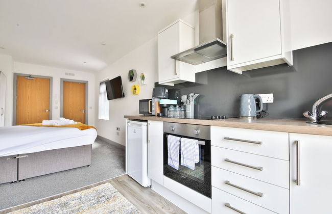 Stunning Studio In Converted Building - Photo 15