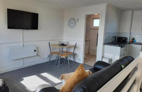 2 Storey 3 Bedroom Chalet -Outdoor Swimming Pool - sleeps up to 6 - 5 min walk to the Beach, near Broads and Great Yarmouth - Foto 7