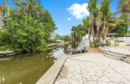 4BR Spacious Paradise - Photo 26