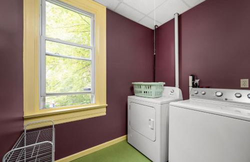 Historic & Spacious 3 Bedroom Family Gem on Peaceful Street - Foto 7