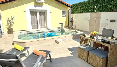 Poolside Studio - Photo 3, sunbed