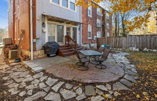 Walk to Forest Park Euclid Fire Pit Porch Swing - Foto 43