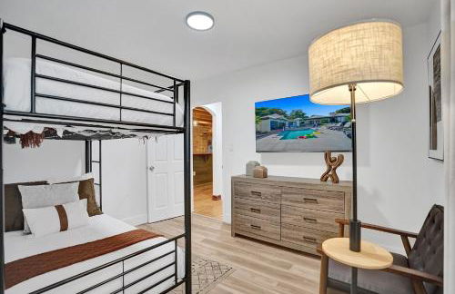 8BR Gem With Pool, Lake View & Tons of Amenities! - Foto 90