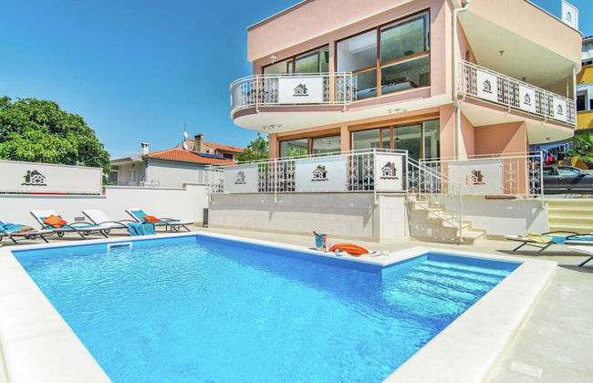 Modern Villa with Private Pool & Hot Tub near Center & Beach - Photo 10