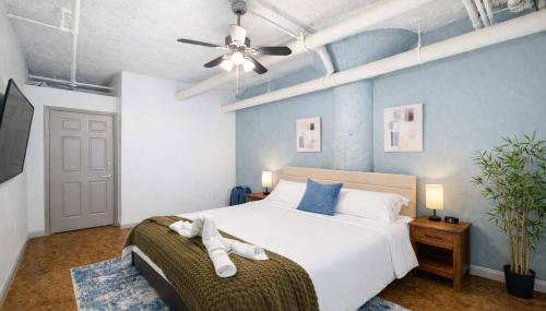 2BR River Market Loft for 6 - Rooftop & Gym - Foto 3