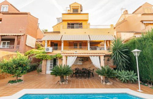 chalet, villa rodeada de naturaleza piscina a doce klm de Valencia y 7 del aeropuerto - Photo 50