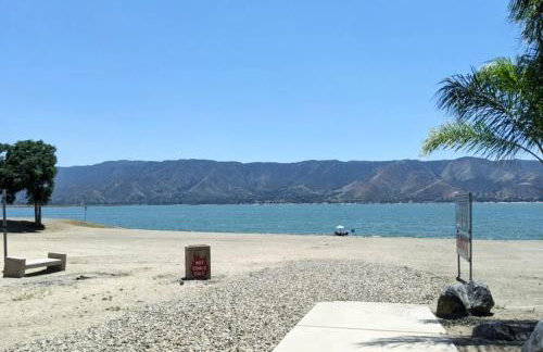 Entire Private Home with 4 Bedrooms 2 Bathrooms, Mountain Edge, New House, Ranch, Gated Yard, Available Now - Foto 77