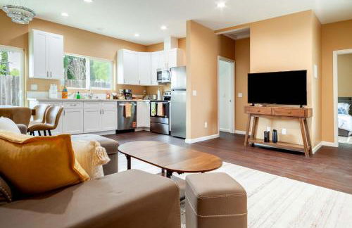 Cozy 2BR Home Mountain Views Pet Friendly - Foto 1