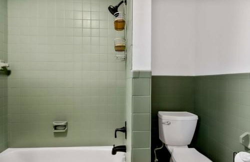 25 Massive 5 BR in Downtown Southington - Foto 20