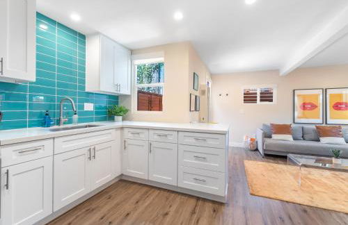 Beach Bungalow Perfection - Private Patios, BBQ walk2beach & Pet Friendly! - Foto 6