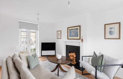 Luxurious 3 Bed House with Free Parking, Sky TV, Movies & Netflix - Foto 4