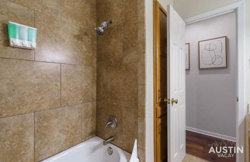 Modern Haven with King Suite and Impeccable Location - Foto 28