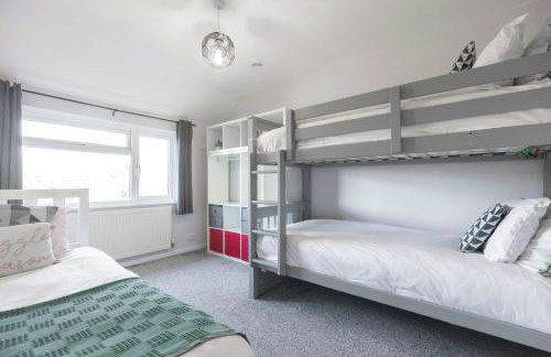 Charming 3 Bed Home in Churchdown with Hot Tub - Foto 5