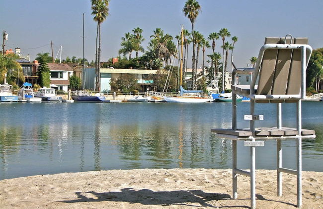 New Beach & Bay Retreat Full of Amenities! - Foto 21