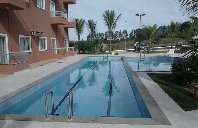 Frente ao Parque da Lagoa Quente, Apto particular com varanda e vista piscinas, com tela de proteção - Foto 27