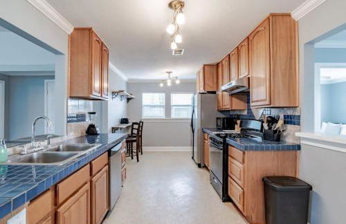 Sunny Side at Dog River-Dock, Lake, Fenced Yard - Foto 2