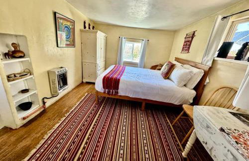 Charming Log Cabin Rental on Eco-Farm near Taos Ski Valley - Foto 4