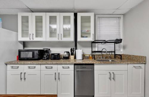 Spacious 2Br home in Malden with AC & heat - Photo 21