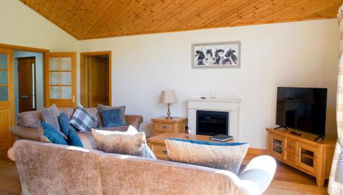 Plum Tree Lodge - Photo 2