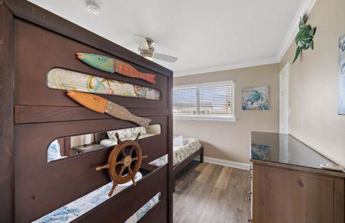 2nd Row Home Close to Beach - Foto 34