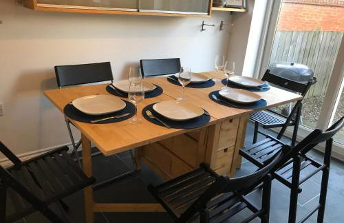 Riverside home. 3 bedroom. Free parking. 10 mins to Newcastle City Centre - Foto 5