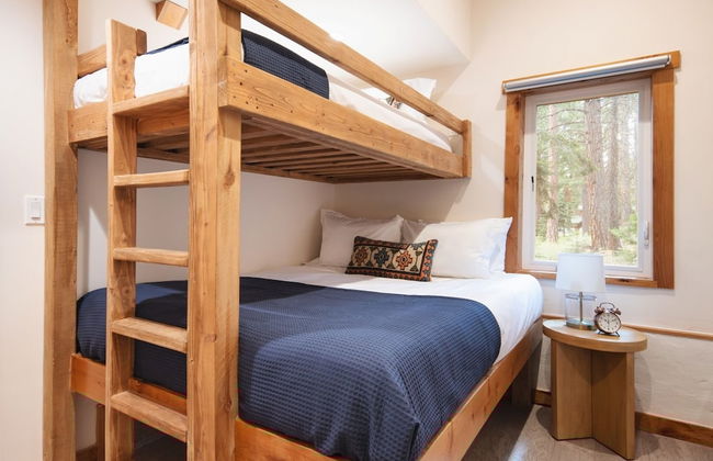 Timberline by Avantstay Stunning Chalet Cabin w Hot Tub Pool Table Home Theater - Foto 23