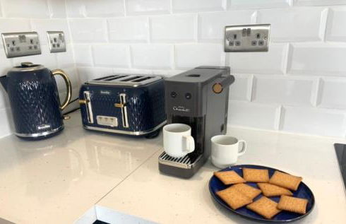 Award Winner of 2026 &2025 traveller & Best guest rated apartment, two bedroom, #1 Leeds city centres most central location, Great 180 degree views,balcony , PARKING onsite, Netflix & WiFi - Foto 18