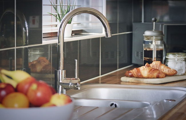 Modern 4 Bed Townhouse with Parking - Foto 18