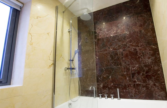 Kew Bridge by Charles Hope - Foto 40