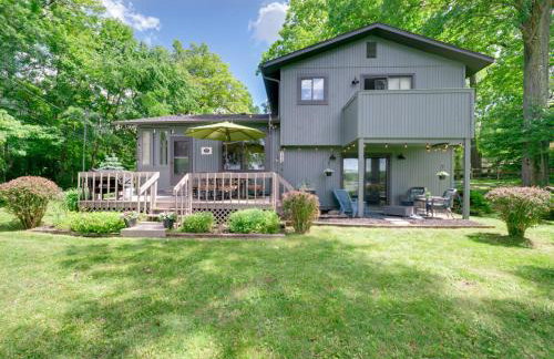 Lakefront Retreat with Views and Decks and Fire Pit - Foto 2
