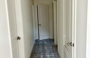 Cozy Modern Retreat, Comfortable and Spacious - Foto 17