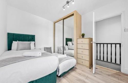 3 Beds Home walking distance from Shirley High Street - sleep 7 - Free Parking - Pool Table - 50" TV - Foto 30