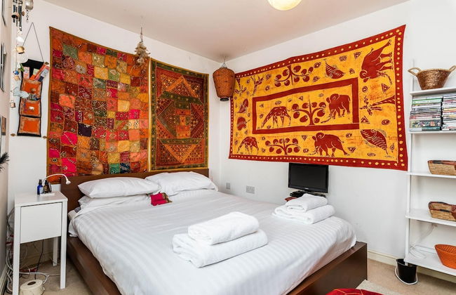 Delightful Moroccan Inspired Flat Hackney Sleeps 2 - Photo 3
