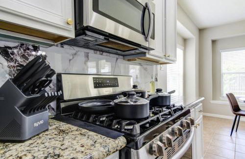 Elegant Retreat at Katy Houston, 2330 sf, 4 Bedroom 2 and Half Baths, Game Room, King Bed, BBQ, Located near Katy Asian Town, Typhoon Waterpark - Foto 47