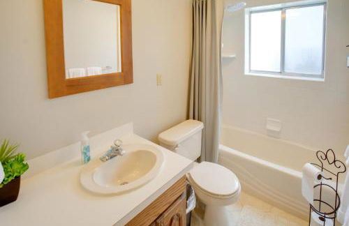 Hike, Golf, Ski and More Family Home in South Weber - Foto 22