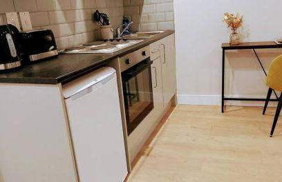 Market Haven Kingsize Studios Town Centre with Netflix, Business & Leisure travellers, multiple units available - Photo 13