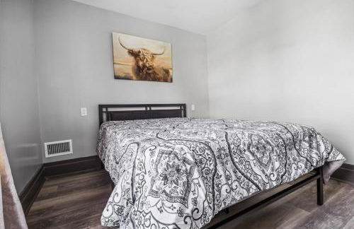 THE 1023 With Private Yard & Parking, Near Falls & Casino by Niagara Hospitality - Foto 34