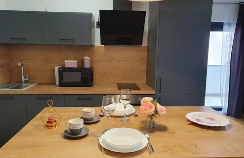 City heaven,self check in, with free parking - Foto 28