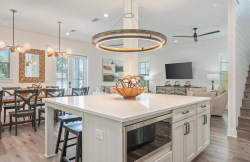 2 Blocks to the Beach! Pool & Golf Cart, Sleeps 21 - Foto 76