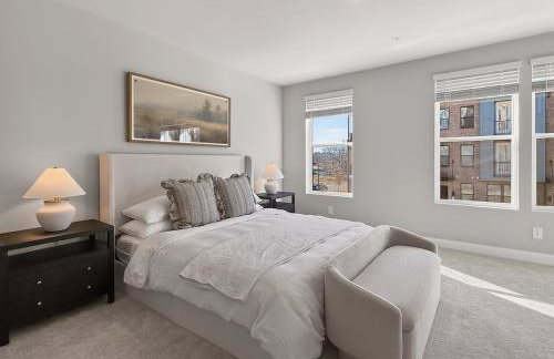 Luxe King Bed, Balcony, Garage in Downtown Raleigh - Foto 43