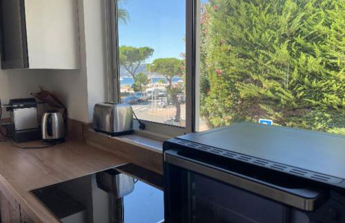 Facing the sea 2 steps from the beaches - Photo 10