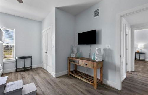 Noisywaves - Beachfront Paradise with Hot Tub, Yard, and Game Room - Foto 78