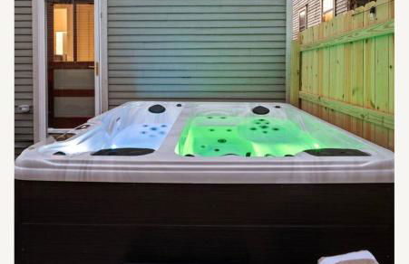 Bourbon Trail Duplex~ HOT TUB~ Walk to Downtown - Foto 29