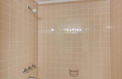 Charlotte Gem with Gym Near Hospitals and Park Expo - Foto 15