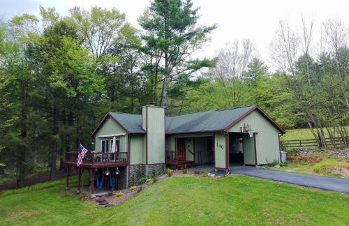 Spacious Catskills Home with Covered Hot Tub - Foto 9