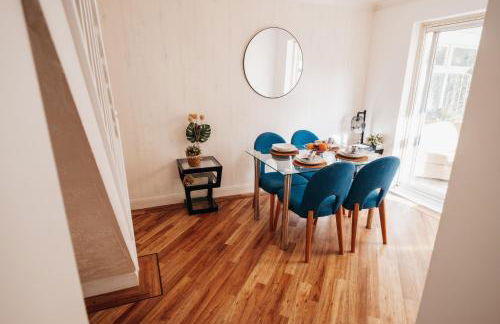 Booker Avenue House - 4 bedroom house with garden and parking - Foto 7